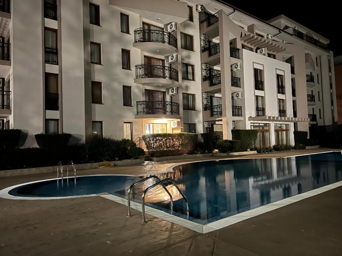 Alex Deluxe Apartments 써니비치 외부 사진